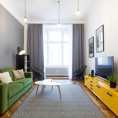 Spacious Apartments Near The River Praga Esterno foto