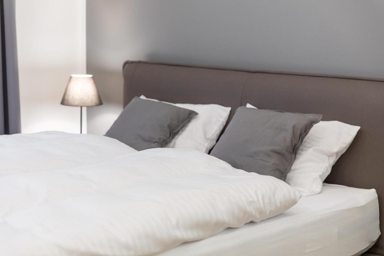Spacious Apartments Near The River Praga Esterno foto