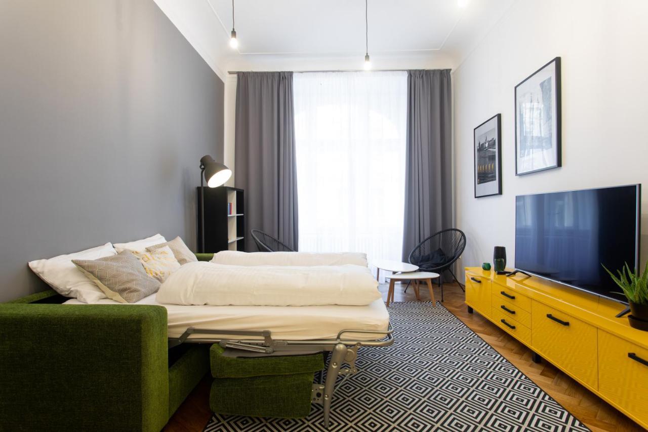 Spacious Apartments Near The River Praga Esterno foto