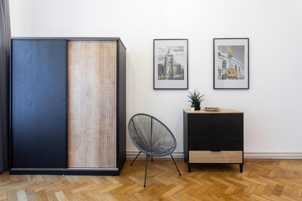 Spacious Apartments Near The River Praga Esterno foto