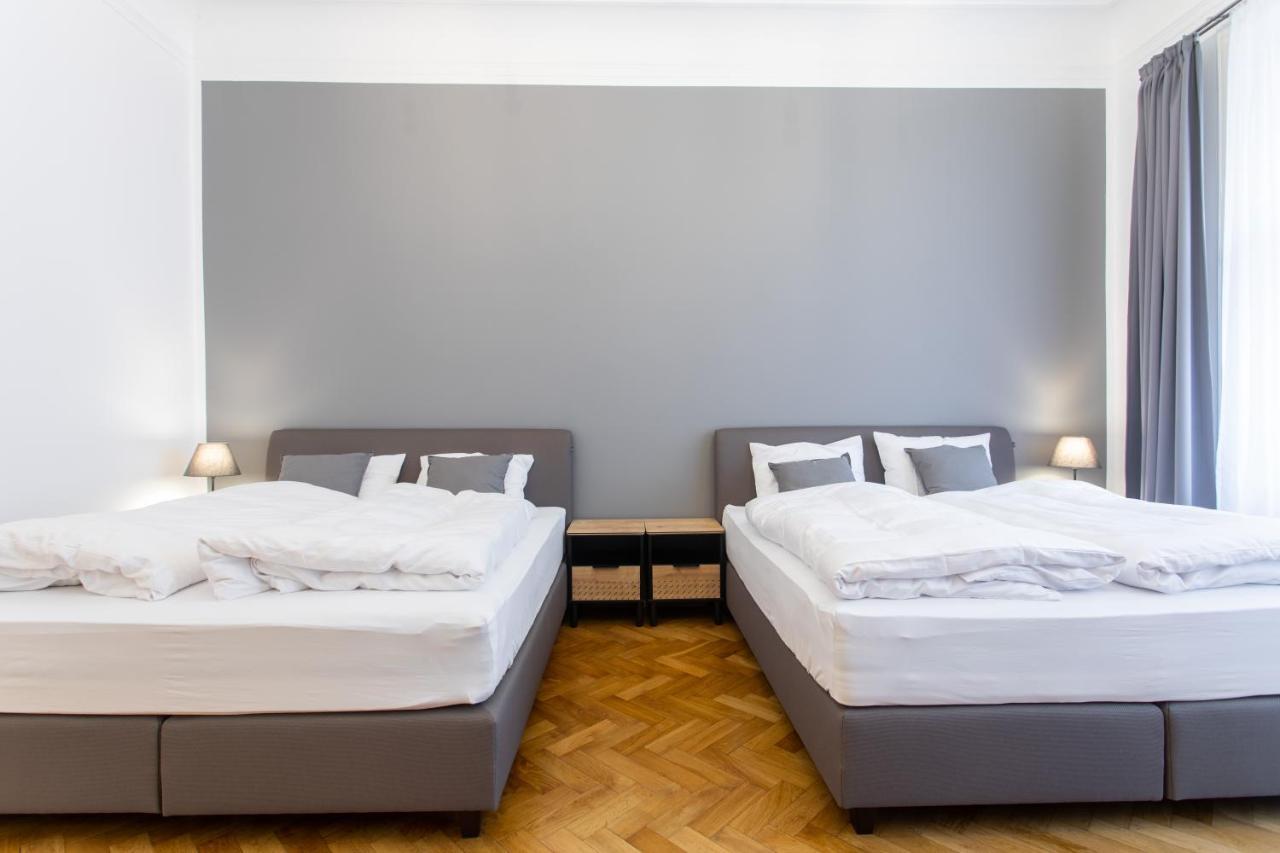Spacious Apartments Near The River Praga Esterno foto