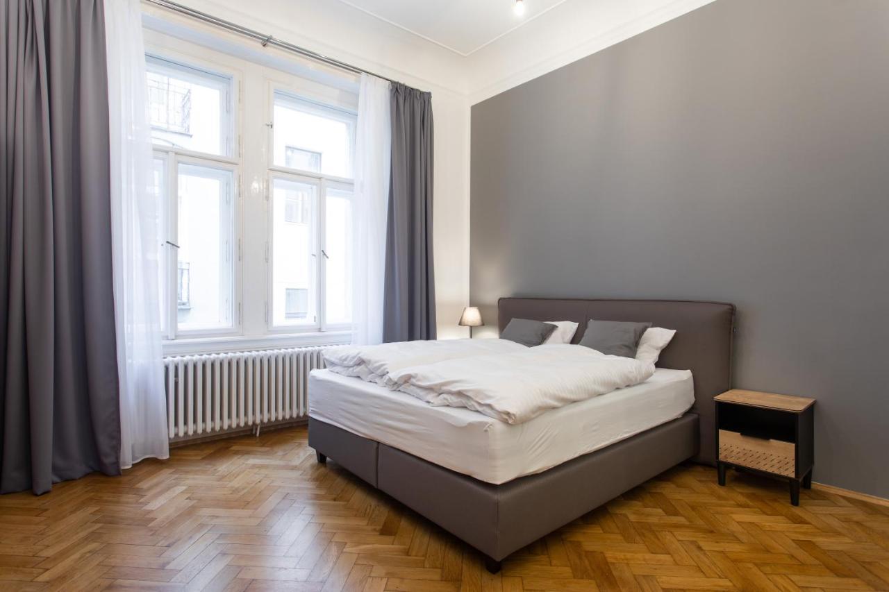 Spacious Apartments Near The River Praga Esterno foto