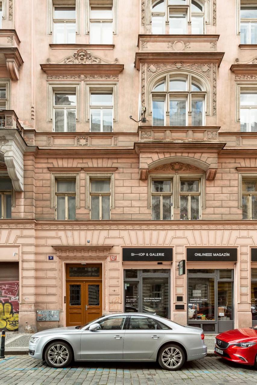 Spacious Apartments Near The River Praga Esterno foto